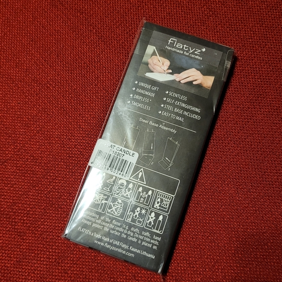 Flatyz Christmas 2 Wick Candle - Picture 6 of 8